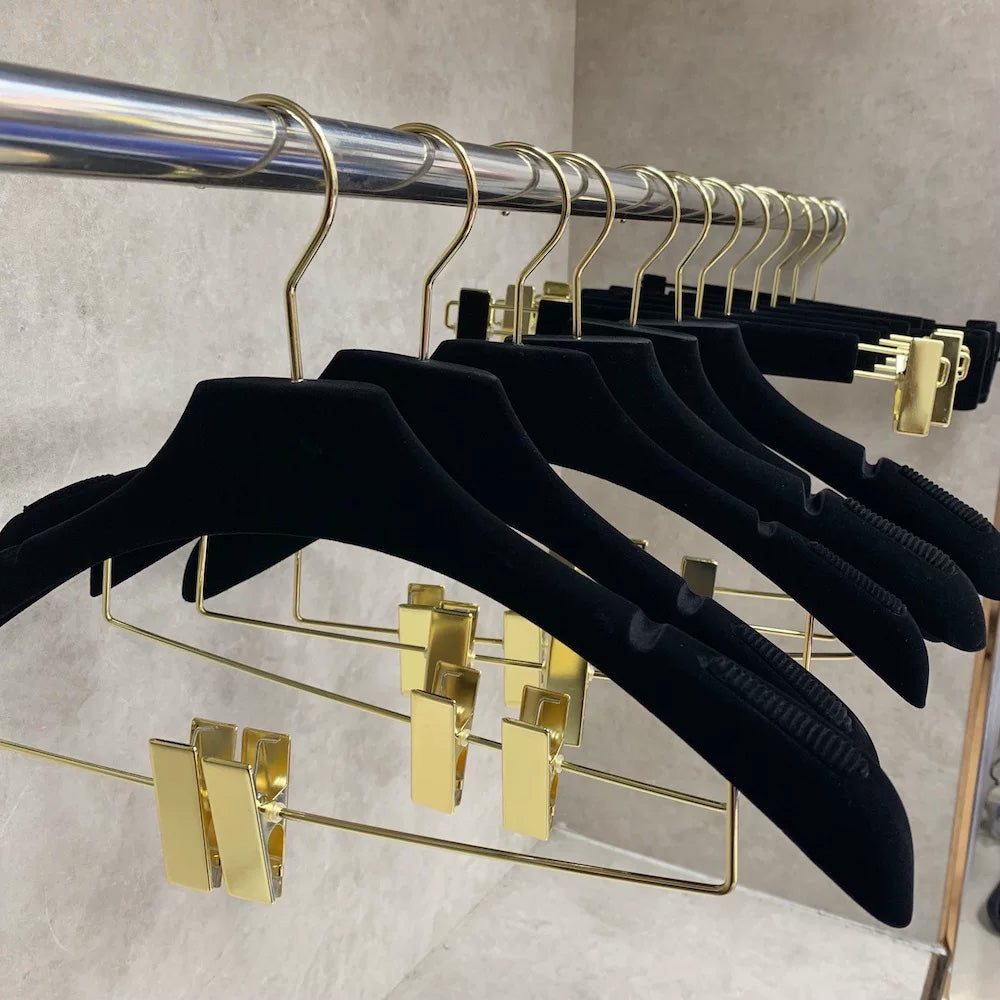 DE-LIANG Premium Black Velvet Non-Slip Clothes & Pants Hangers | Suits Dresses | Gold Hook