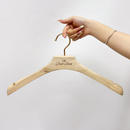 DE-LIANG High-Quality Camphor Wood Male/Female Wide-Shoulder Hangers with Gold Round Hooks,Laser Craft Logo Customization,Vintage Style
