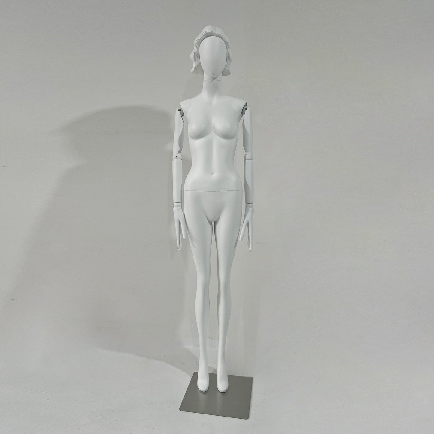 Luxury Full Body Female Mannequin for Sale, Wedding Fabulours Fiberglas Model fsor Window Display, Clothing Hanger Dress Form with Wig, With White Arm