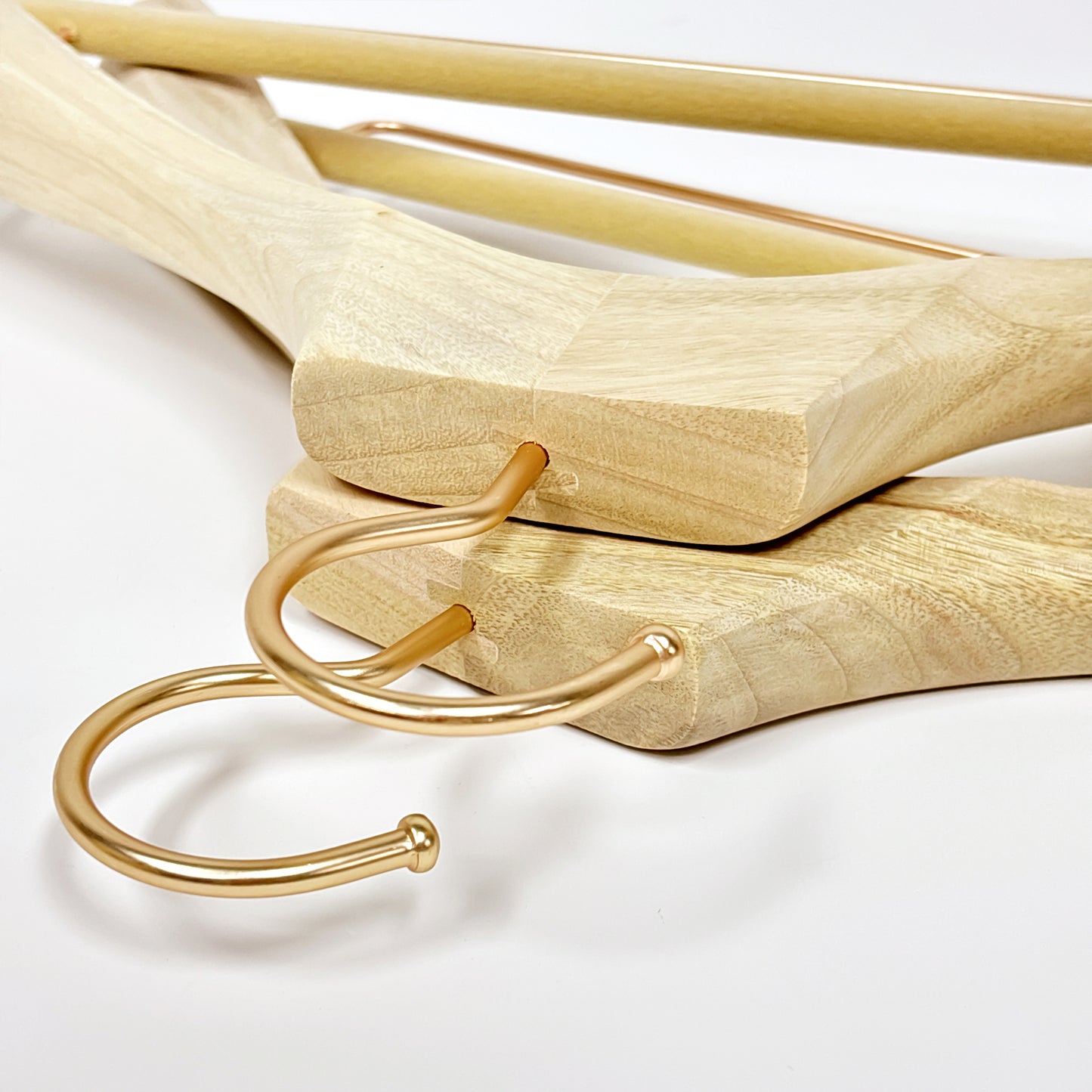 Natural Camphor Wood Hanger Wardrobe Clothing Store Home Suit Clothes Hanging Non-Slip Hanger ,Smooth White Finish Wooden Dress Hangers50pcs