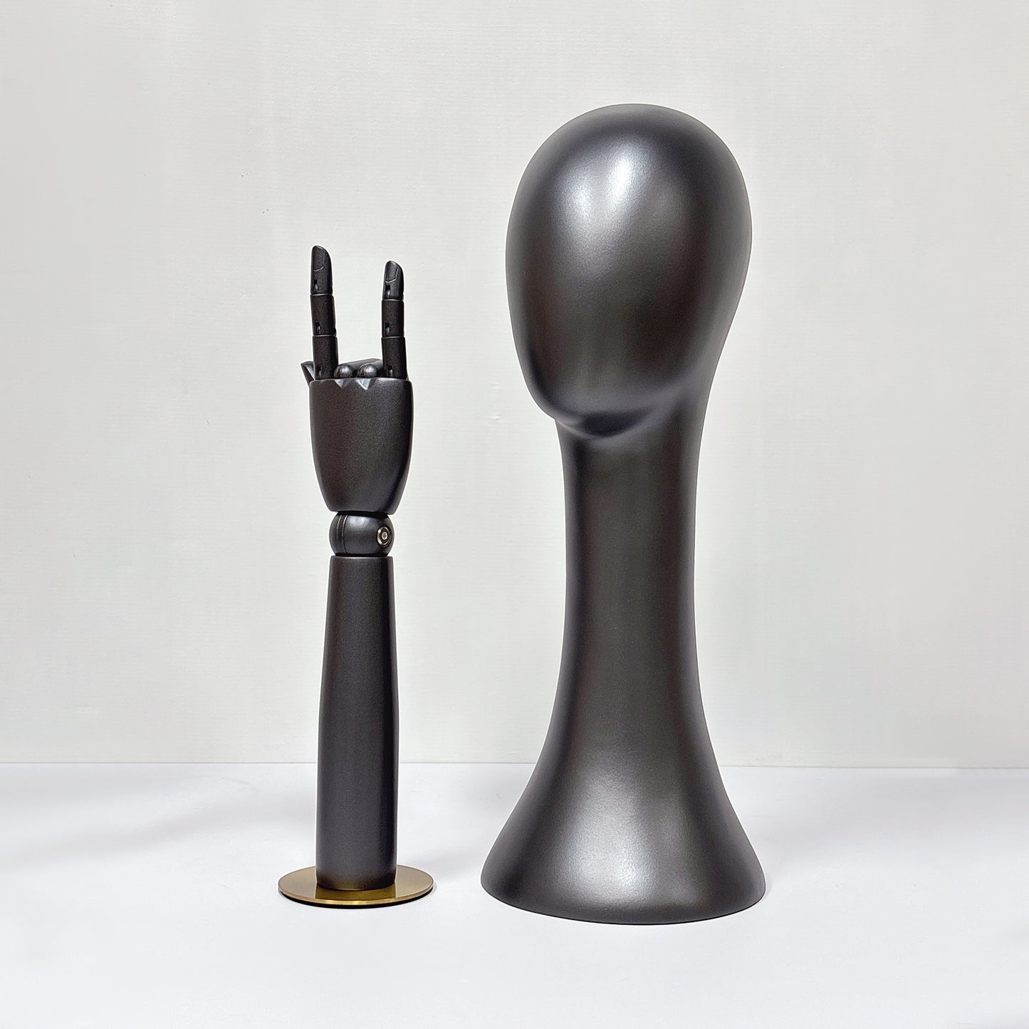 DE-LIANG Pearlescent Mannequin Head & Wooden Hand Display Set for Jewelry, Fashion & Retail