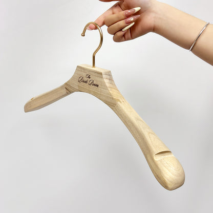 DE-LIANG High-Quality Camphor Wood Male/Female Wide-Shoulder Hangers with Gold Round Hooks,Laser Craft Logo Customization,Vintage Style