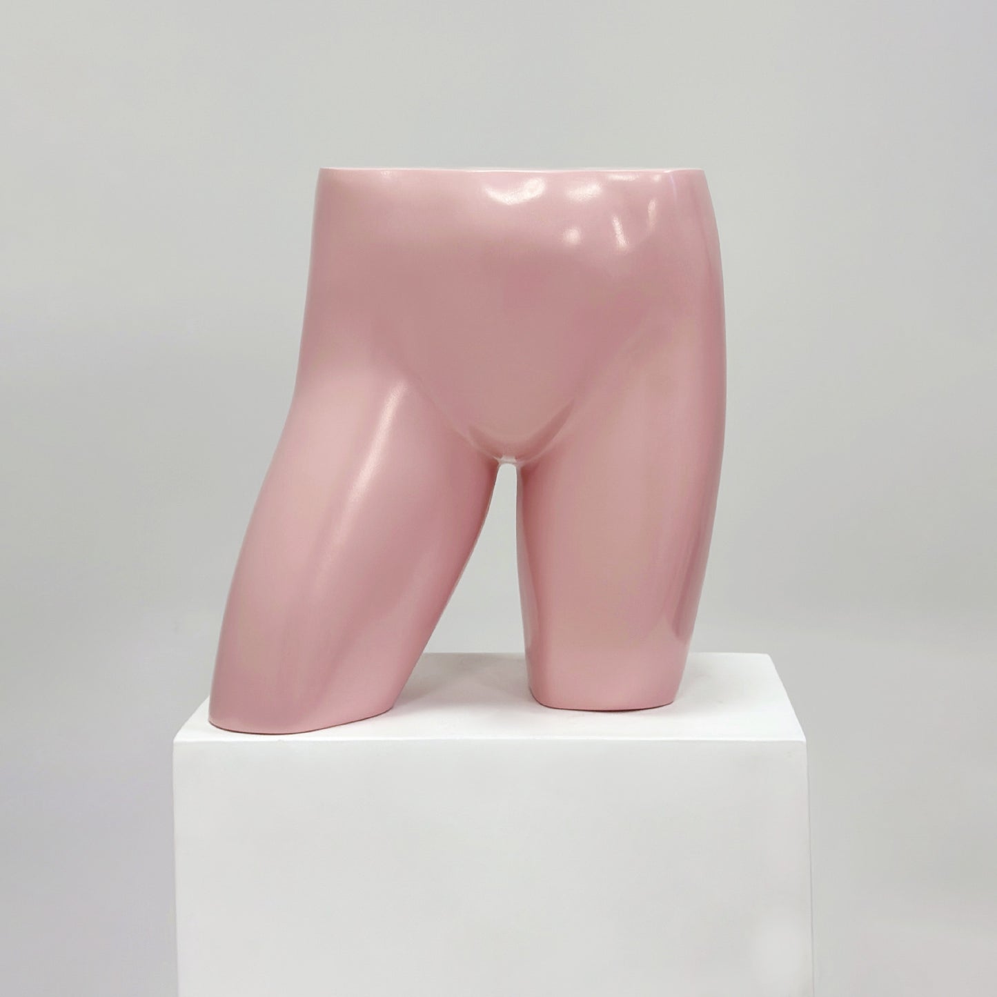 DE-LIANG Female Hip Mannequin – Fiberglass Torso Form for Panties & Swimwear Display