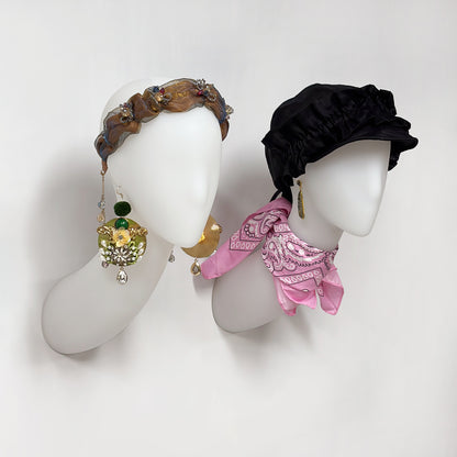 DE-LIANG Female Wall-Mounted Mannequin Head with Long Neck for Wig, Hat & Retail Display