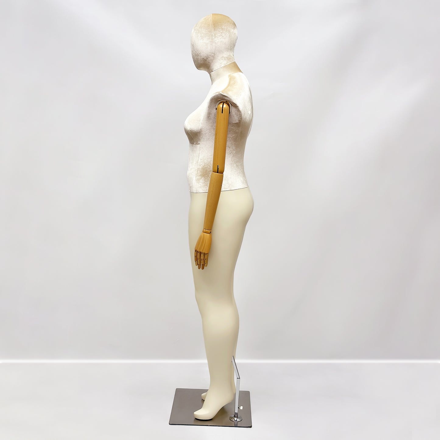 DE-LIANG Elegant Plus Size Female Mannequin with Wood Arms,Upper Velvet Body and Painted Legs,Women Dress Form,Window Display Troso with Silver Base