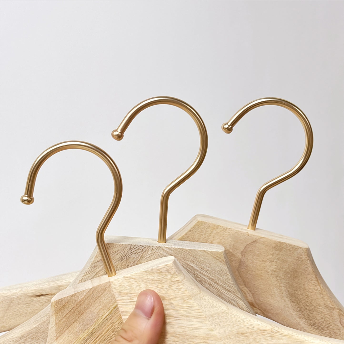 Natural Camphor Wood Hanger Wardrobe Clothing Store Home Suit Clothes Hanging Non-Slip Hanger ,Smooth White Finish Wooden Dress Hangers50pcs