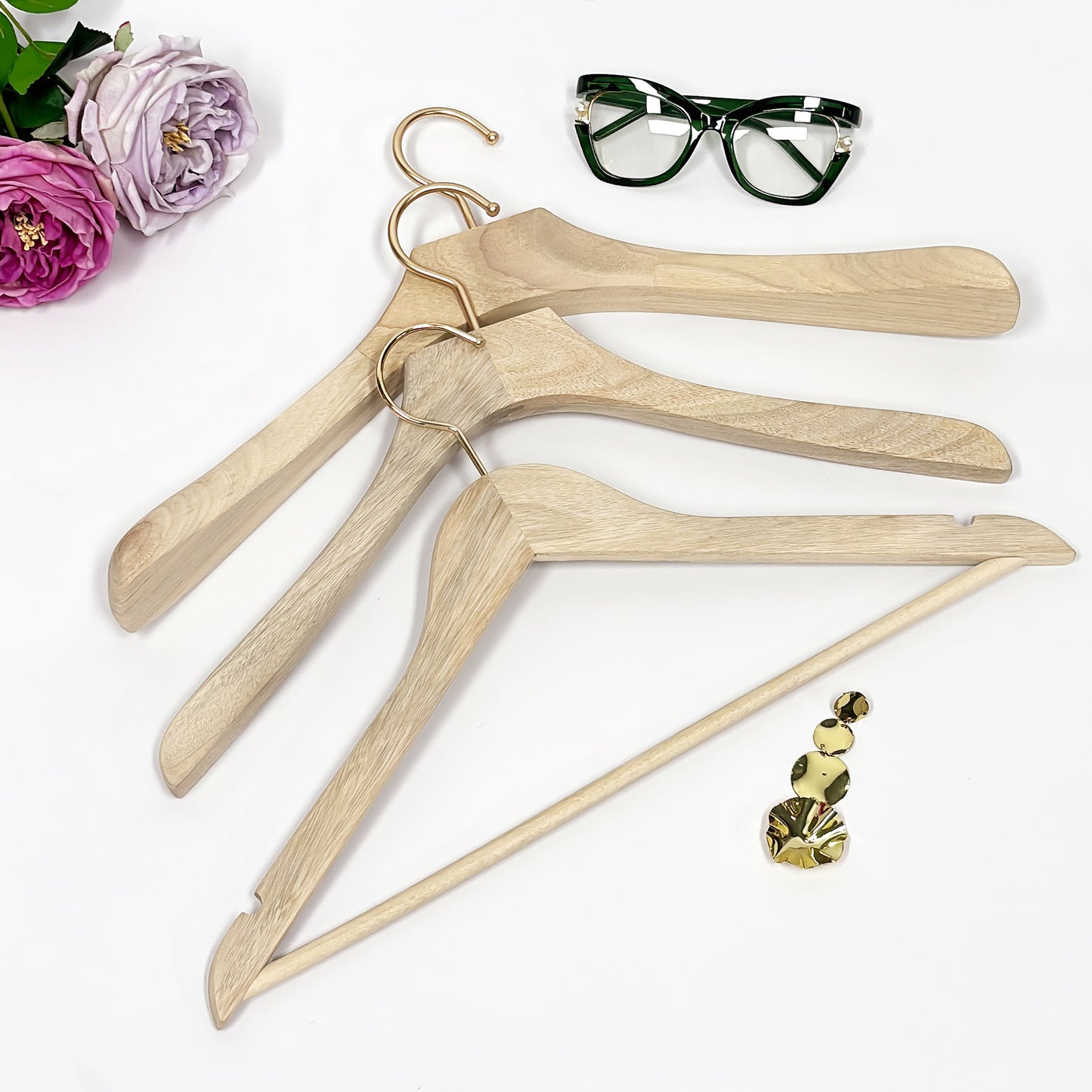 Natural Camphor Wood Hanger Wardrobe Clothing Store Home Suit Clothes Hanging Non-Slip Hanger ,Smooth White Finish Wooden Dress Hangers50pcs
