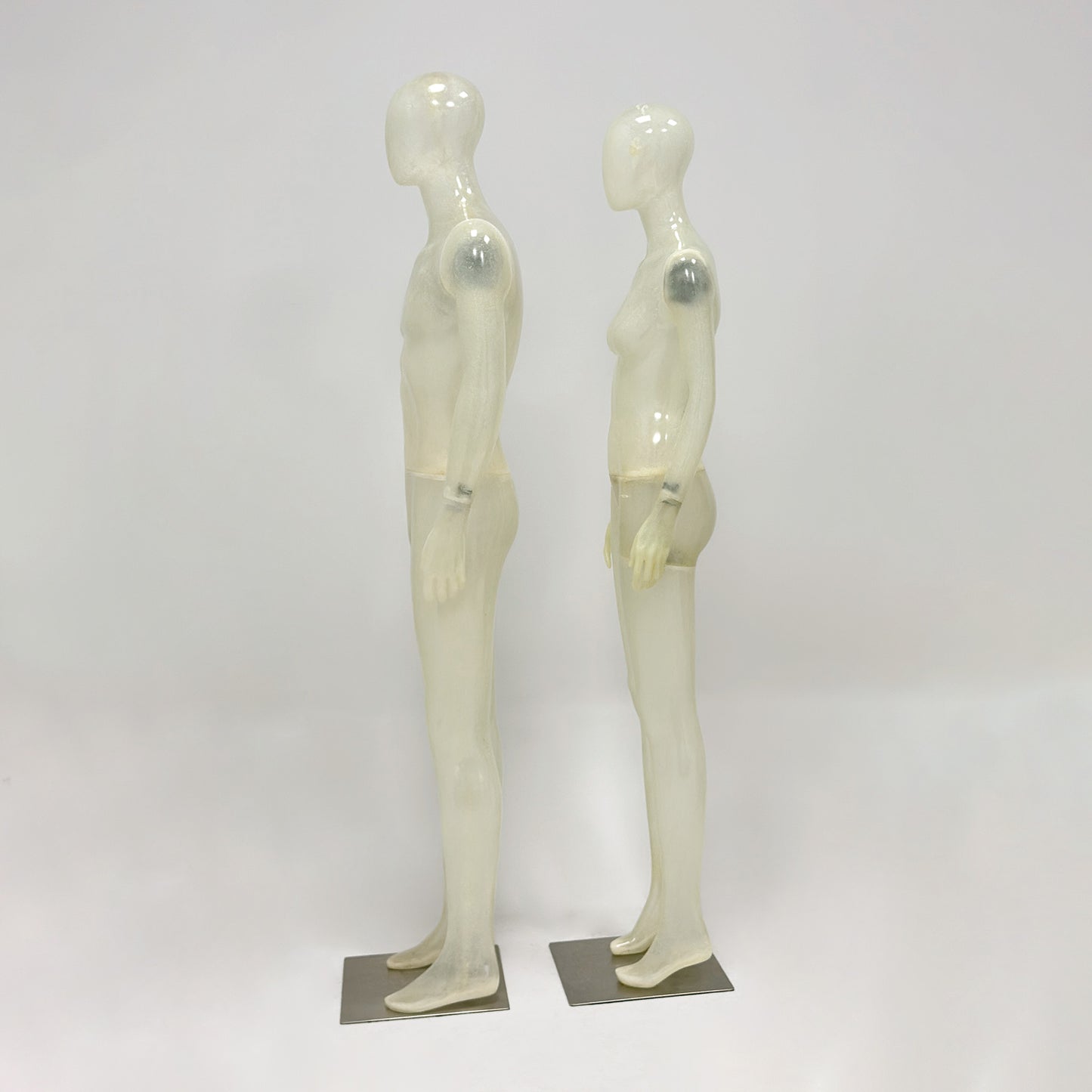 Crystal clear glass fiber texture of professional display mannequin