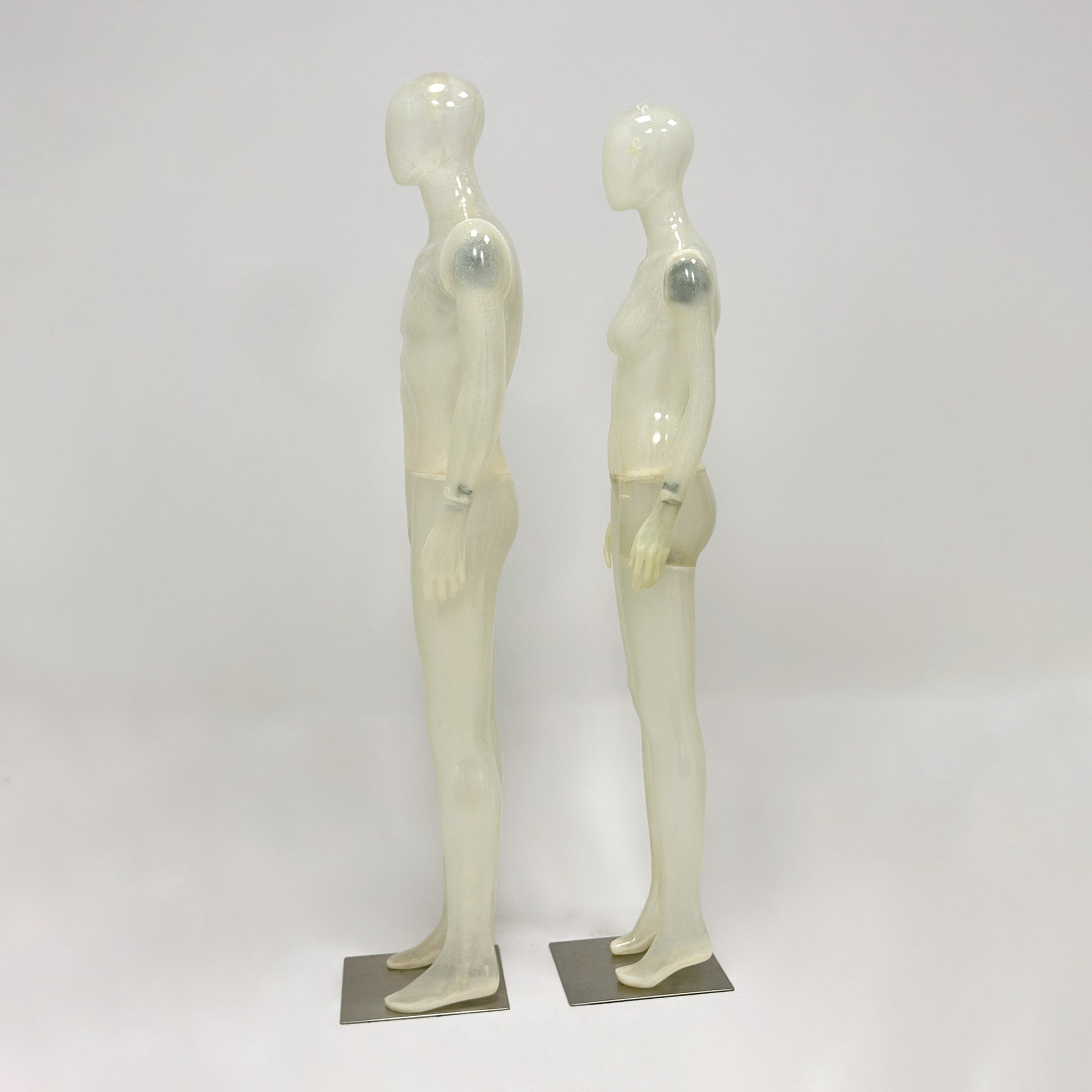 Crystal clear glass fiber texture of professional display mannequin