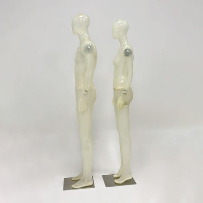 Crystal clear glass fiber texture of professional display mannequin