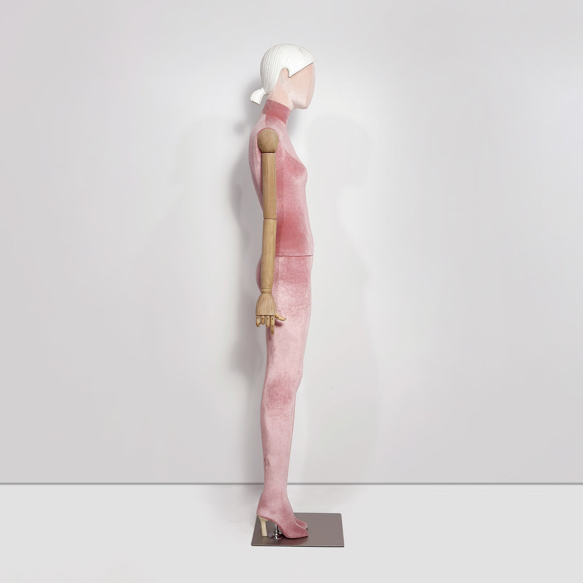 DE-LIANG Full Body Fabric Velvet Flocked Mannequin for Retail Boutique Window Displays