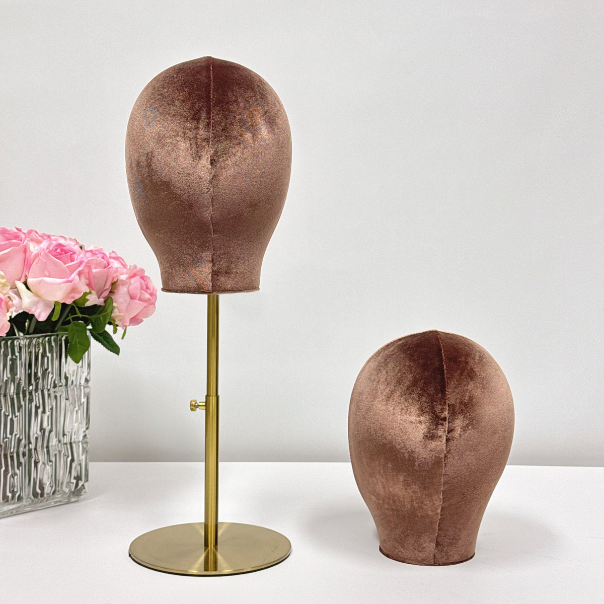 Adjustable head mannequin for sunglasses and hats