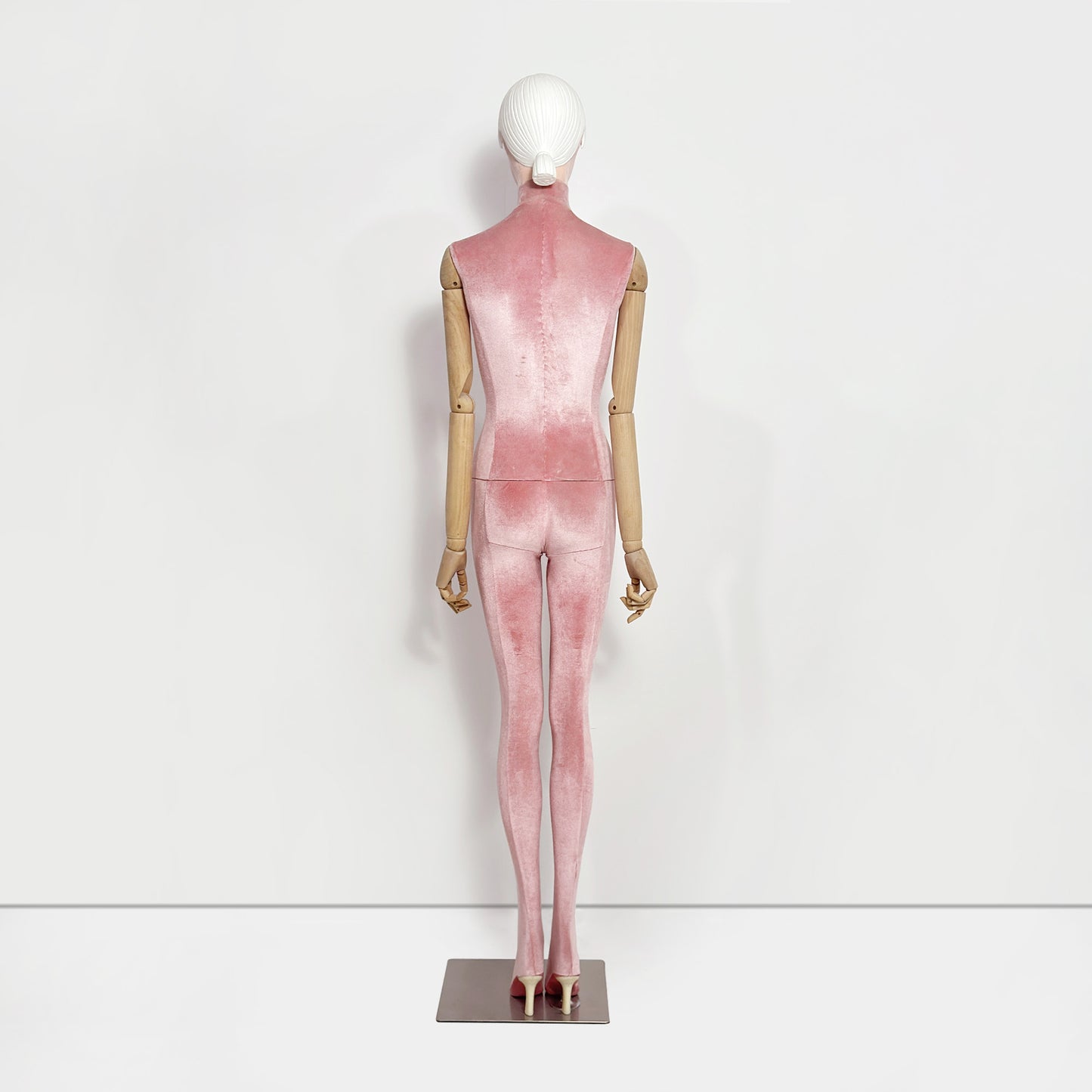 DE-LIANG Full Body Fabric Velvet Flocked Mannequin for Retail Boutique Window Displays