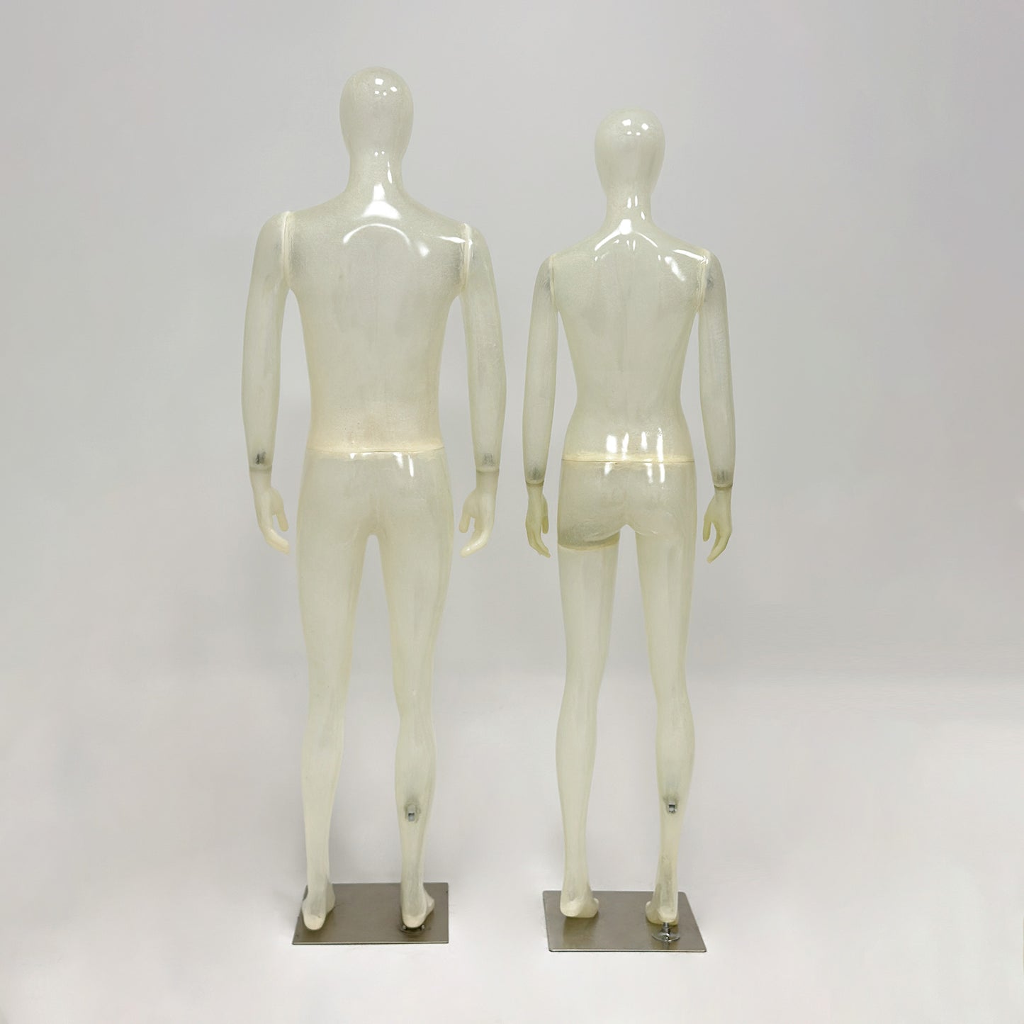 Crystal clear glass fiber texture of professional display mannequin