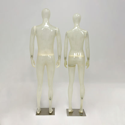 Crystal clear glass fiber texture of professional display mannequin