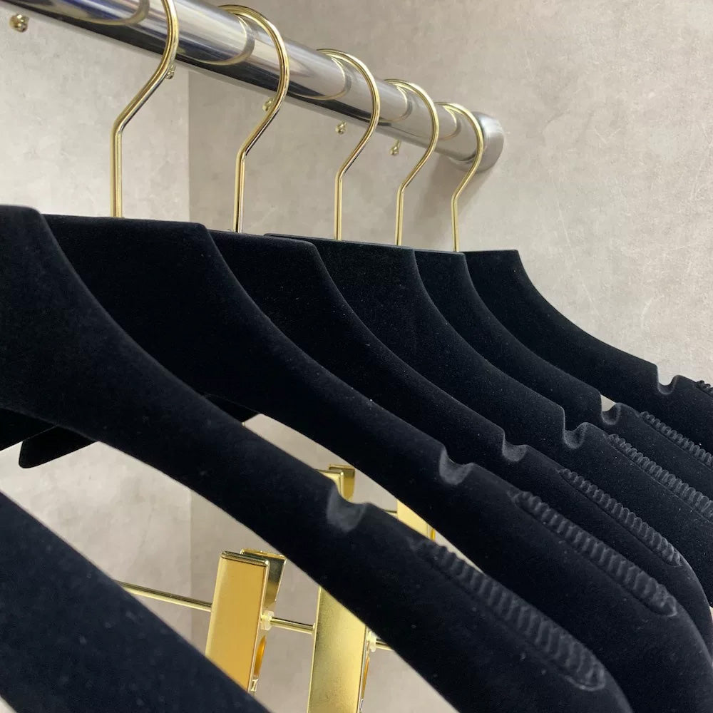 DE-LIANG Premium Black Velvet Non-Slip Clothes & Pants Hangers | Suits Dresses | Gold Hook