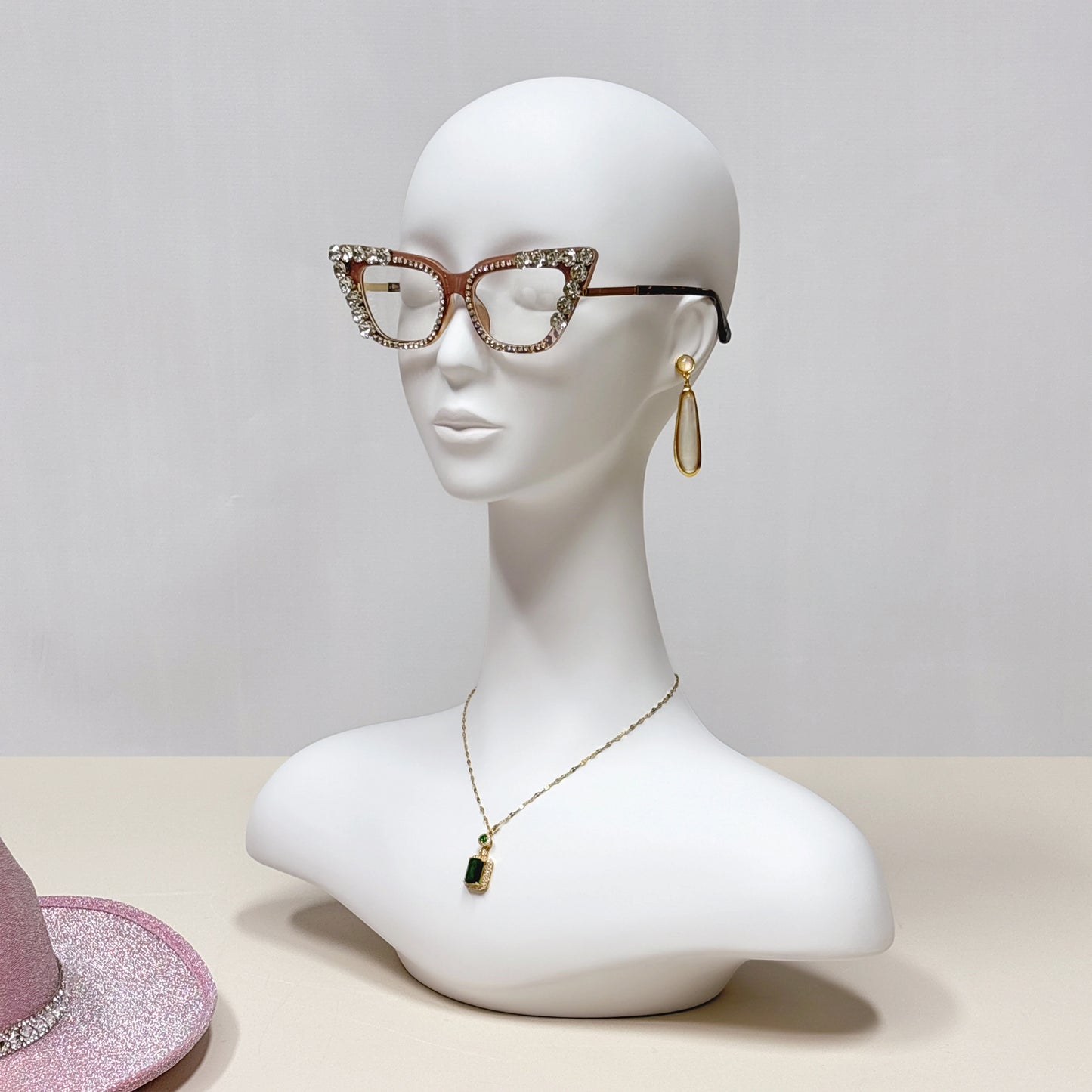 DE-LIANG Luxury Matte White Fiberglass Female Head Mannequin with Optional Metal Base for Jewelry Display Hat Wigs Dsipaly