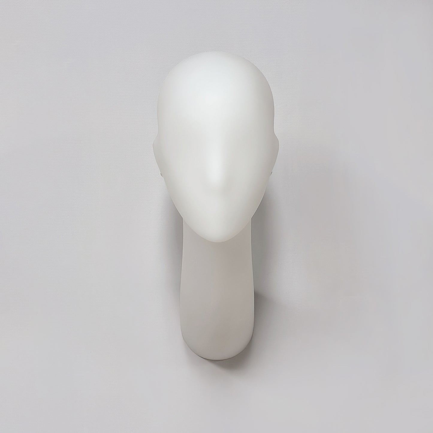 DE-LIANG Female Wall-Mounted Mannequin Head with Long Neck for Wig, Hat & Retail Display
