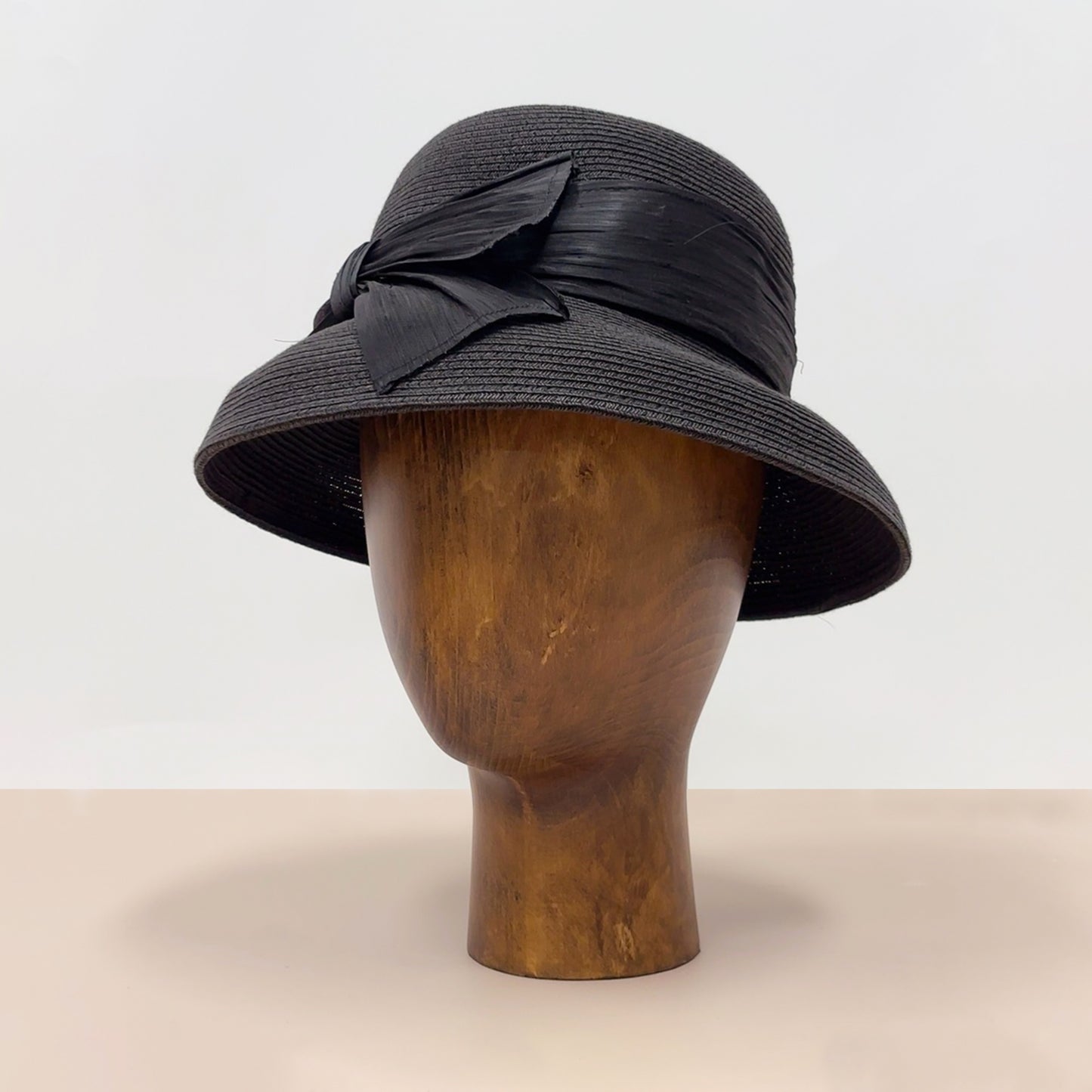 DE-LIANG Beech Wooden Mannequin Head – Vintage Solid Wood Display Stand for Hats & Accessories