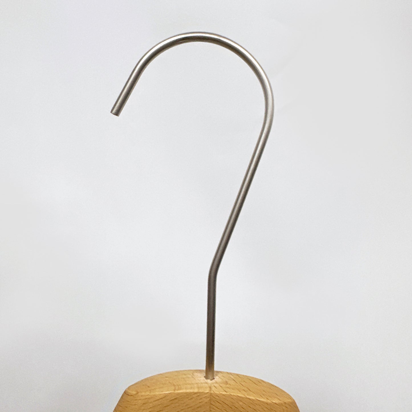 DE-LIANG Natural Wooden Clothes Hangers – 50 Durable, Eco-Friendly Hangers for Suits/Jackets/Dresses