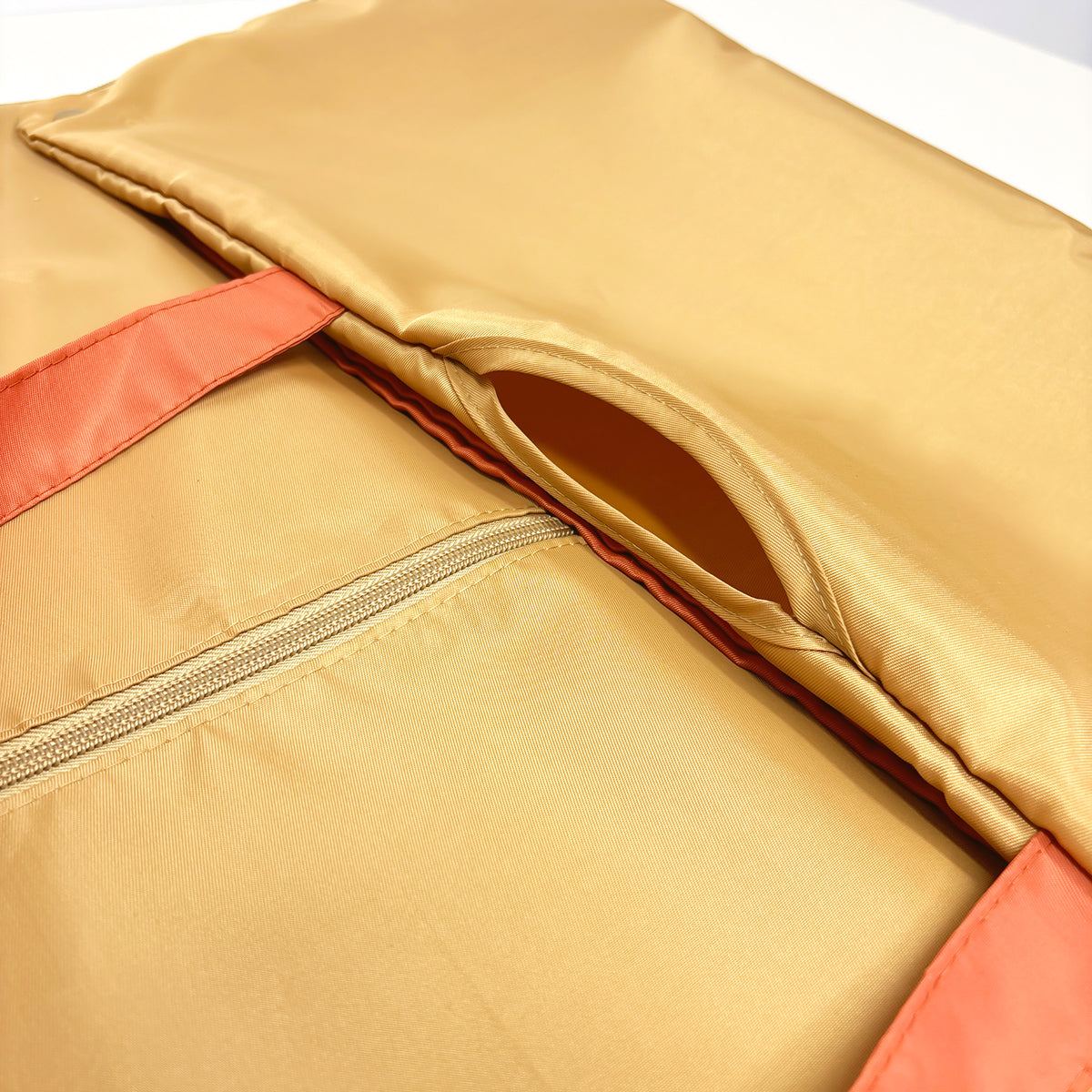 DE-LIANG Gold Suit Bag
