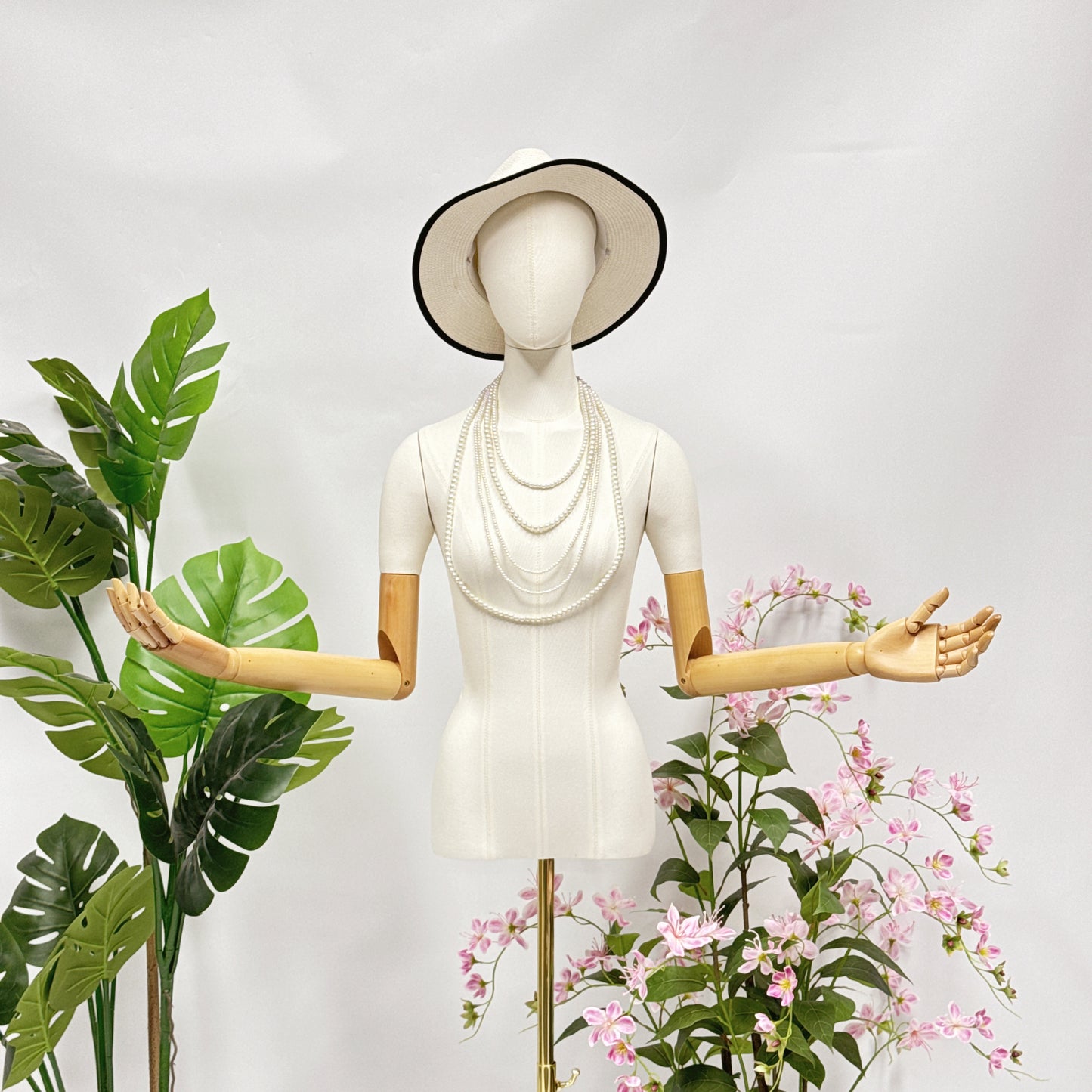 Mannequin femme demi-corps Dio, mannequin de présentation en coton blanc avec tête en tissu pour présentation de vêtements de mode, avec base de trépied dorée réglable