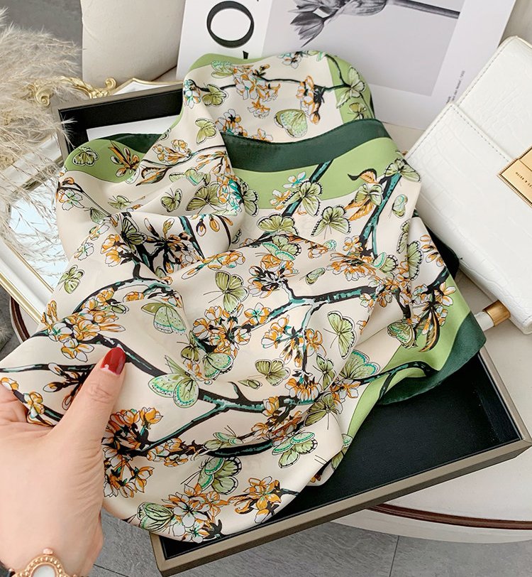 DE-LINAG | Mannequin Decorative Satin Square Scarf 70x70cm | Display Accessory for Dress Forms
