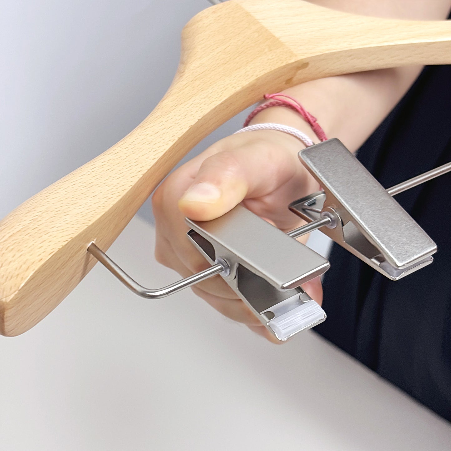 DE-LIANG Premium Beech Wooden Hangers Durable,Non Slip Coat Hangers Heavy Duty- Natural Solid Wood Hangers,Clothes Hangers with Chrome Swivel Hooks,Great for Jacket, Dress, Suit Hangers, Home-It