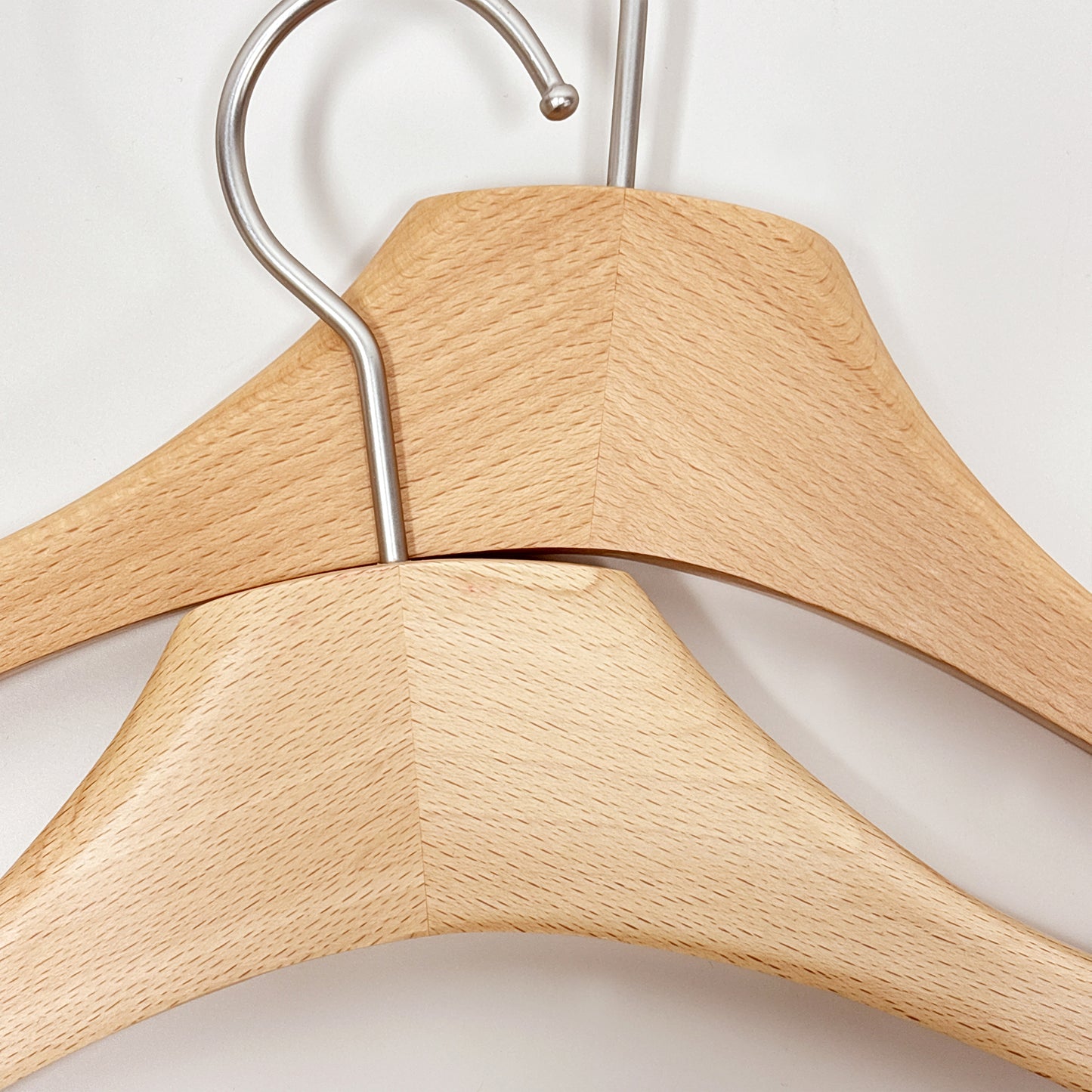 DE-LIANG Premium Beech Wooden Hangers Durable,Non Slip Coat Hangers Heavy Duty- Natural Solid Wood Hangers,Clothes Hangers with Chrome Swivel Hooks,Great for Jacket, Dress, Suit Hangers, Home-It