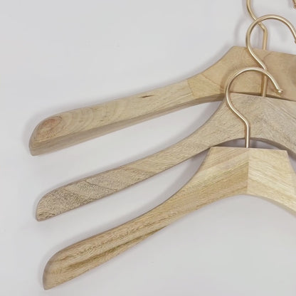 Natural Camphor Wood Hanger Wardrobe Clothing Store Home Suit Clothes Hanging Non-Slip Hanger ,Smooth White Finish Wooden Dress Hangers50pcs