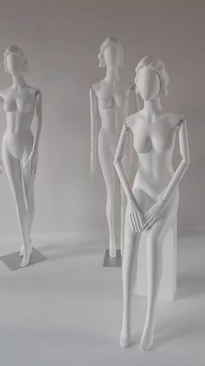 DE-LIANG Maniquí femenino de cuerpo entero de lujo, maniquí de mujer de fibra de vidrio para escaparate, maniquí de vestir con percha y peluca, con brazo blanco.