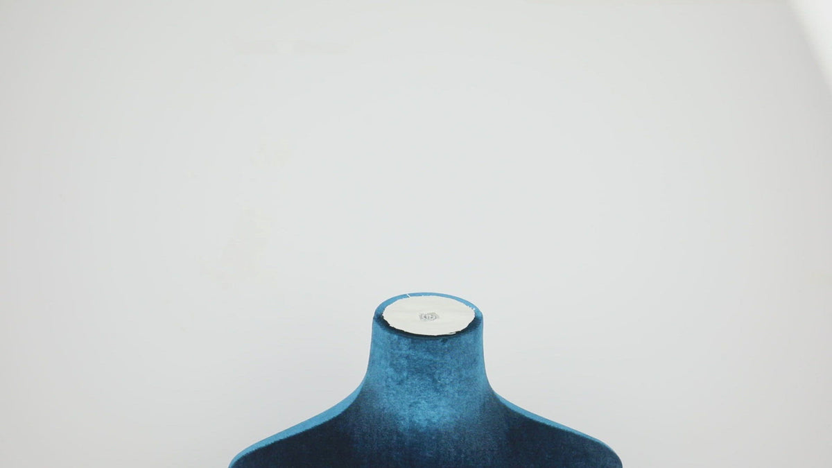 DE-LIANG Adjustable Velvet Dress Form – Female Mannequin with Head & Golden Arms for Retail Display-11